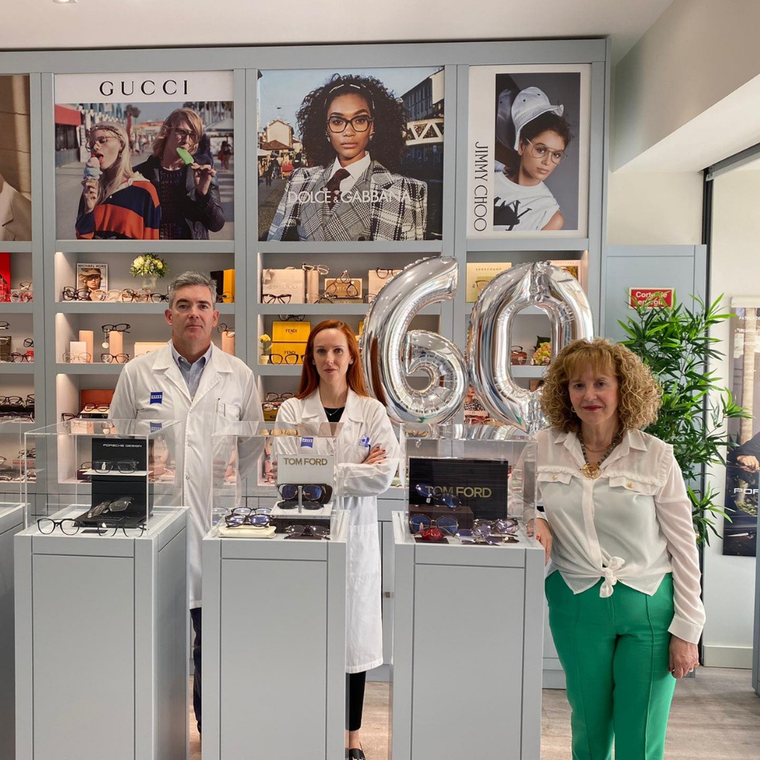 Relóptica store team